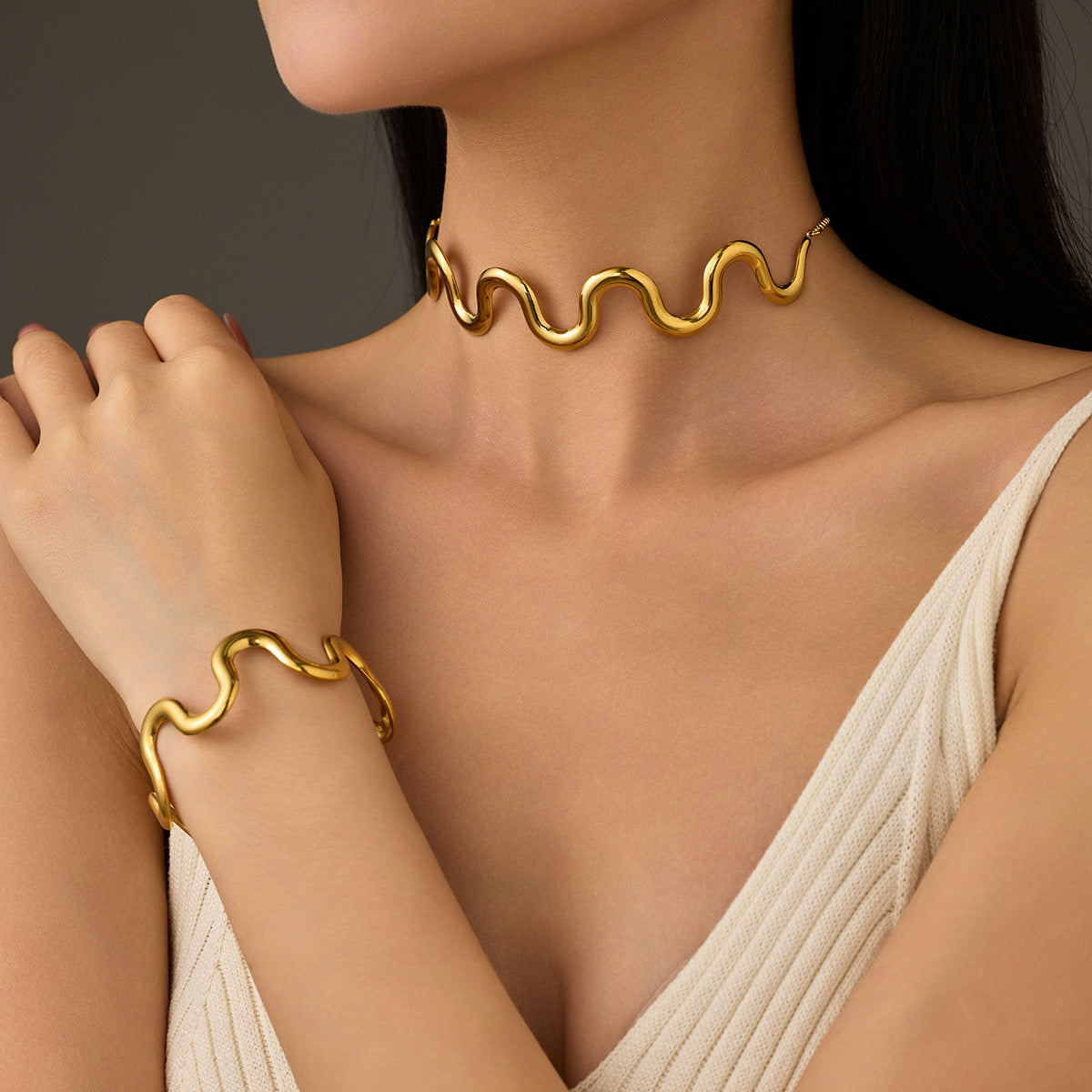 Naia Choker