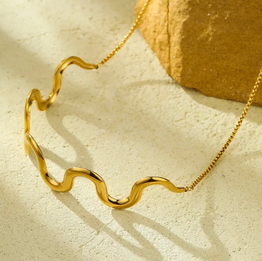 Naia Choker