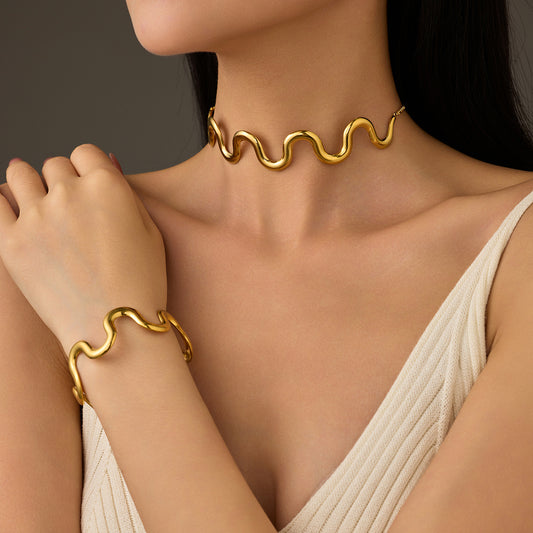 Naia Choker